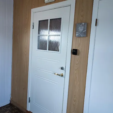 Naer E4 I Sentrum Av *