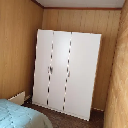 Naer E4 I Sentrum Av * Eina