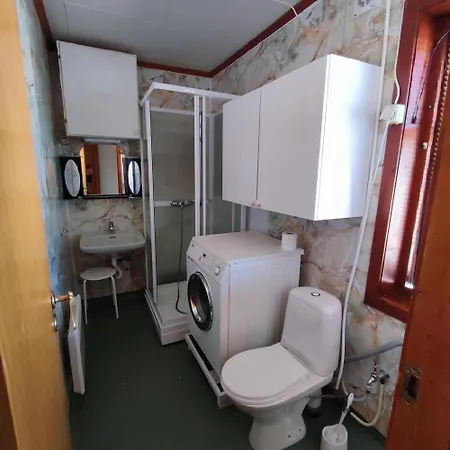 Naer E4 I Sentrum Av Apartamento