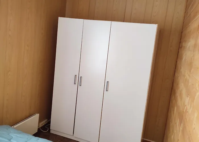 Naer E4 I Sentrum Av * Eina