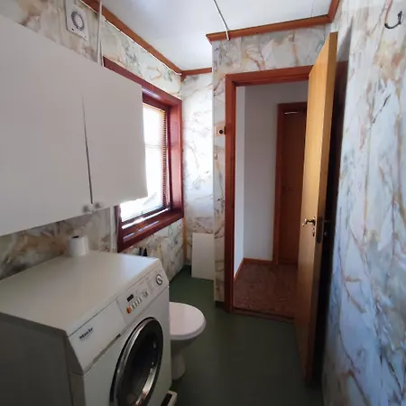 Naer E4 I Sentrum Av Appartement *