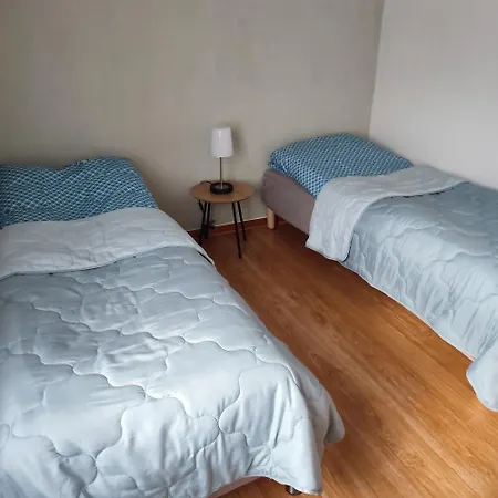 Naer E4 I Sentrum Av Appartement Eina